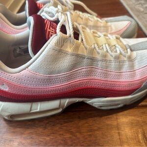 Nike Air Max 95 White and Pink Sneakers
